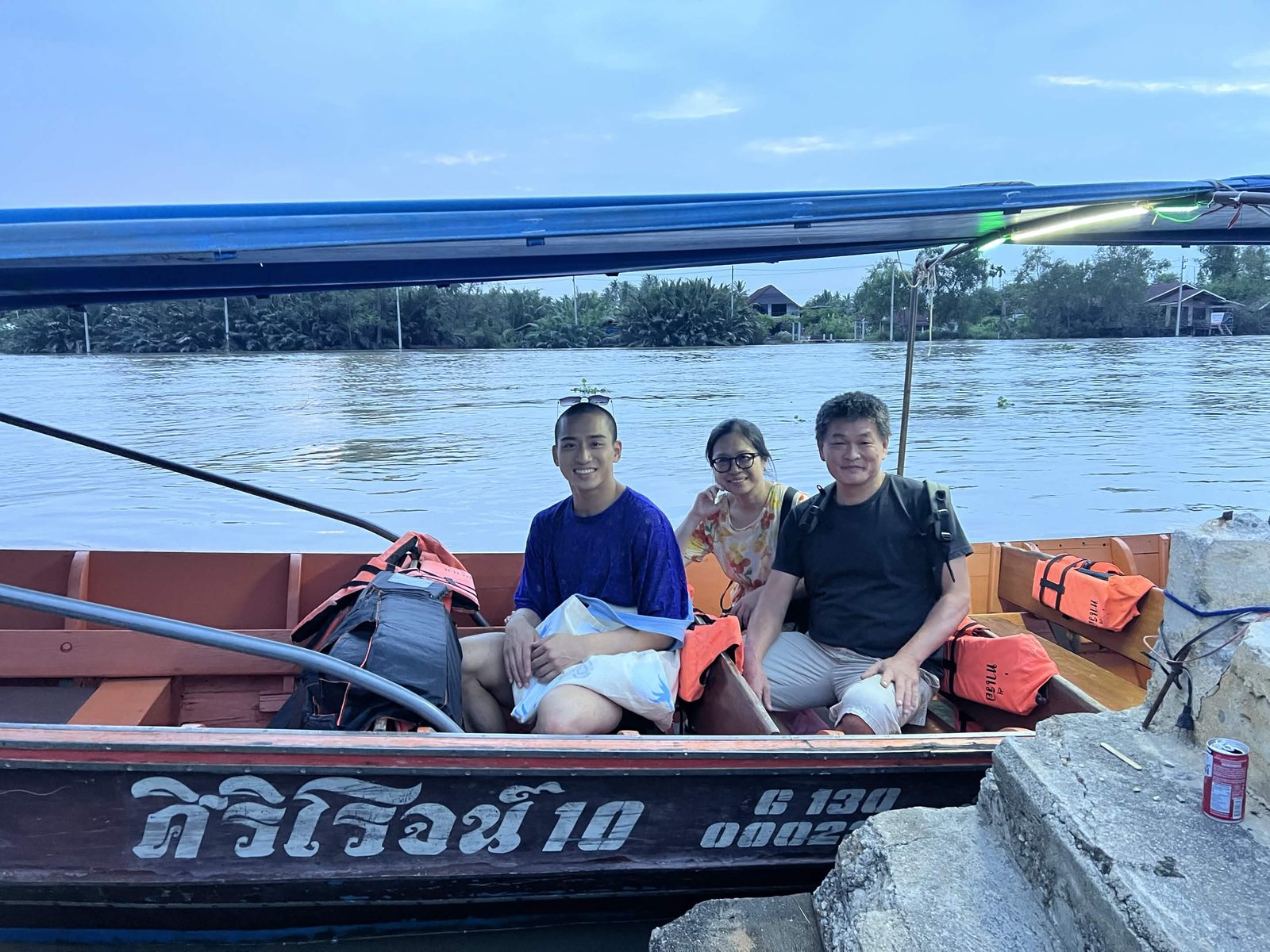 An Evening in Amphawa: Fireflies, Railway Market & Riverside Dinner (Guest Story)